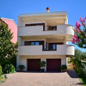https://apartments-villa-nataly.hotelinzadar.com